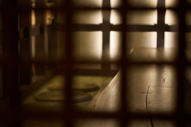 今なお、生命力に溢れる木 神代欅のカウンター