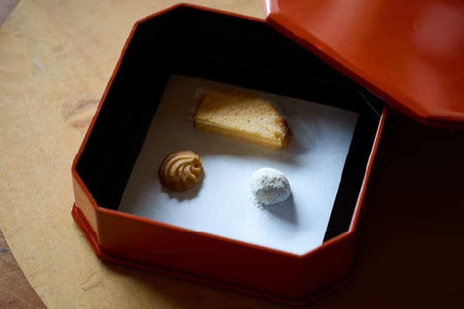 心を込めたおもてなし客室内のお菓子