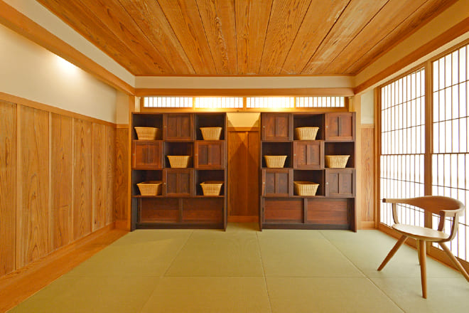 心身を癒す、埋れ木の温かみ 心安らぐ脱衣所